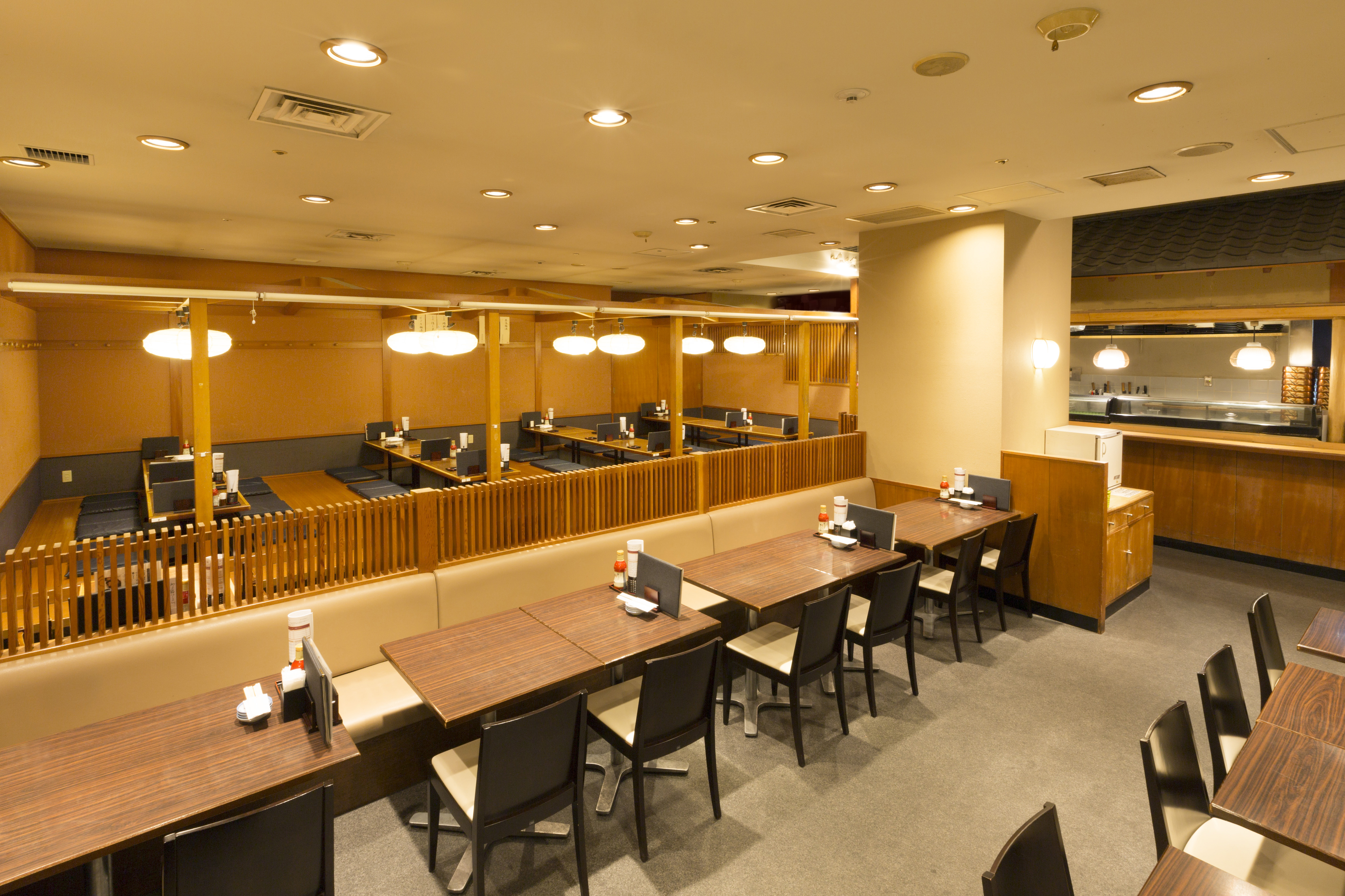【Raised Seating Area】Perfect for Group Dining and Banquets